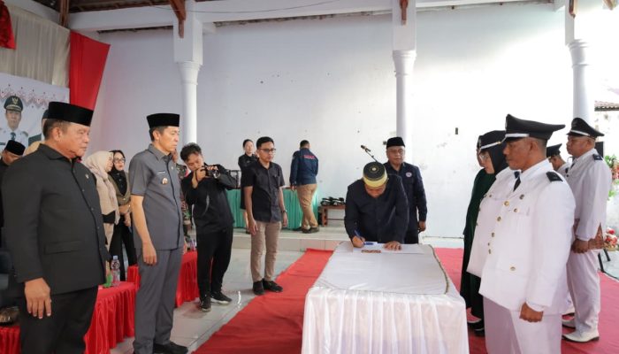Bupati Iskandar Lantik Pj Sangadi di 14 Desa